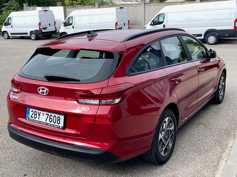 Hyundai i30 (2024) 1,5i Smart Man6 - fotka 3 z 9