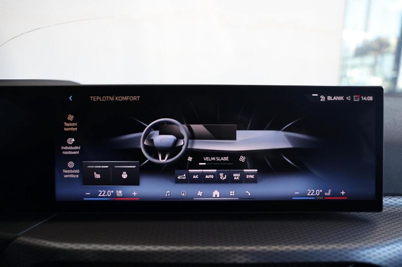 BMW Řada 3 330d xDrive Sedan - fotka 18 z 27