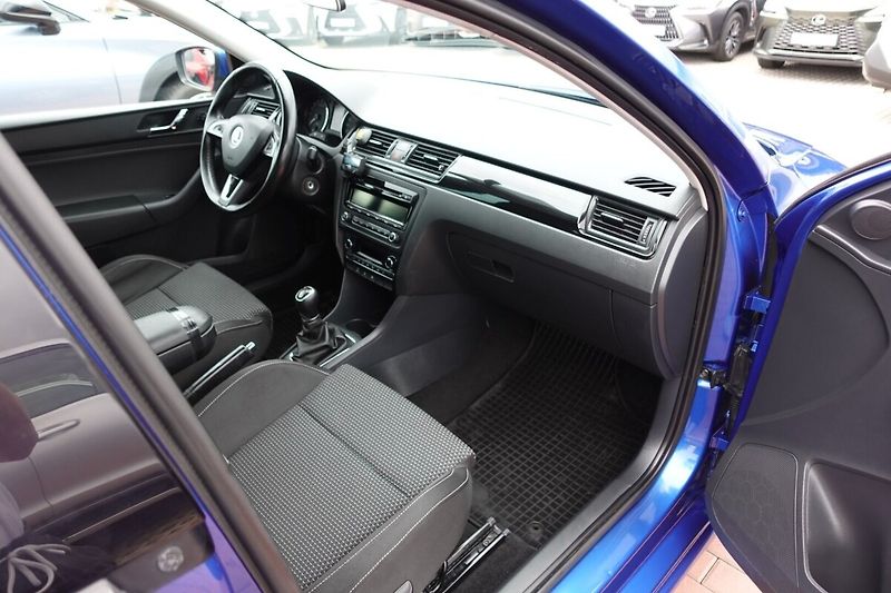 Škoda Rapid 1.6 TDI CR 66kW Ambition Fresh - fotka 11 z 24