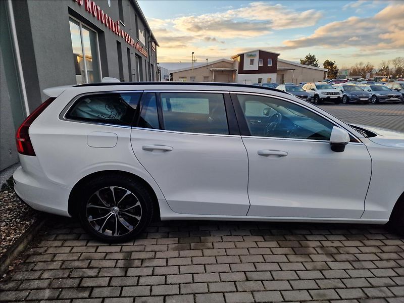 Volvo V60 B4 FWD Momentum Pro,ČR,1.Maj. - fotka 41 z 50