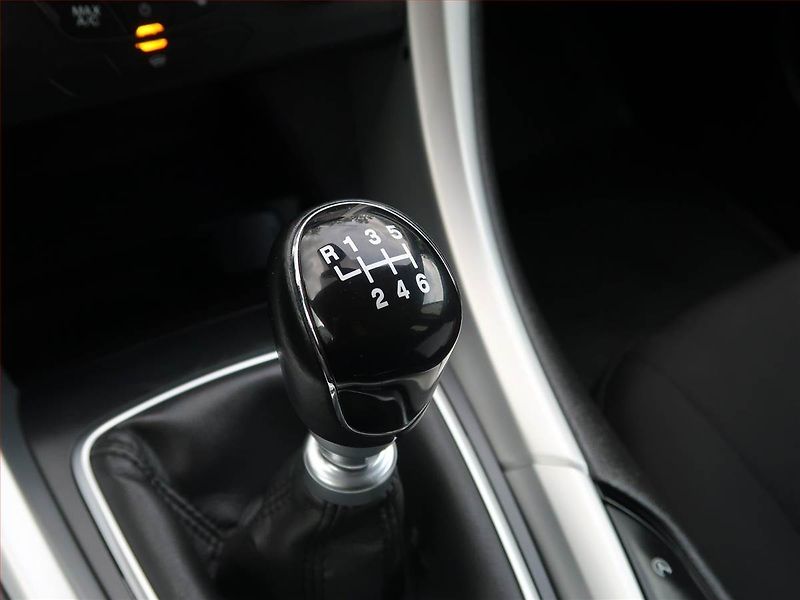 Ford Mondeo (2015) Trend 1.5 EcoBoost, Tempomat - fotka 19 z 20