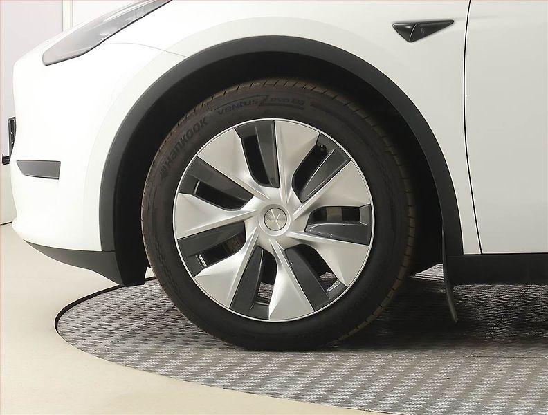 Tesla Model Y (2023) RWD LFP 60kWh, SoH 97% - fotka 14 z 33