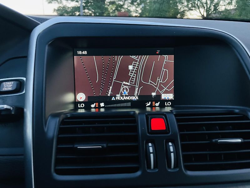 Volvo XC60 2.0D 5VÁLEC AUT TAŽNÉ VÝHŘEV - fotka 38 z 43