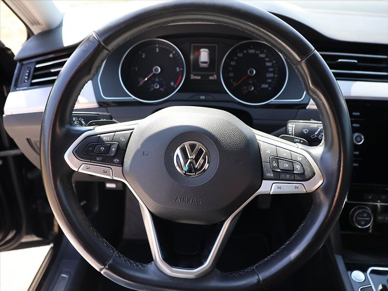 Volkswagen Passat 2,0 TDI 110kW DSG Elegance - fotka 19 z 39