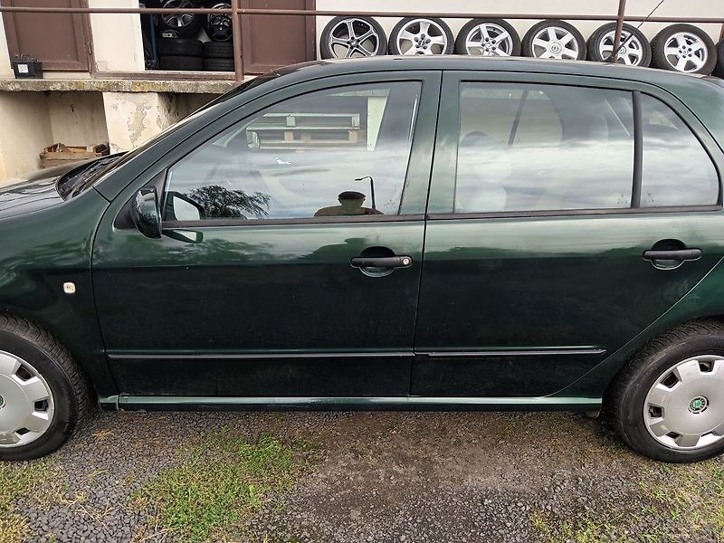 Škoda Fabia 1.4 MPI Comfort - fotka 2 z 26