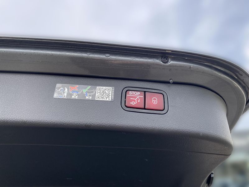 Mercedes-Benz Třídy C C 300 de 4MATIC - fotka 17 z 26