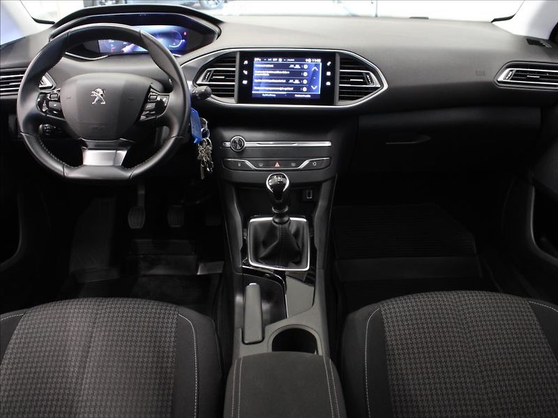 Peugeot 308 1,2 PT 81kW 1.maj.ČR 59tkm! - fotka 8 z 22