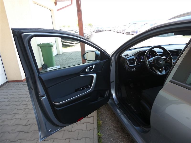 Kia Ceed 1,0 T-GDI Exclusive SW,2x pneu - fotka 15 z 35