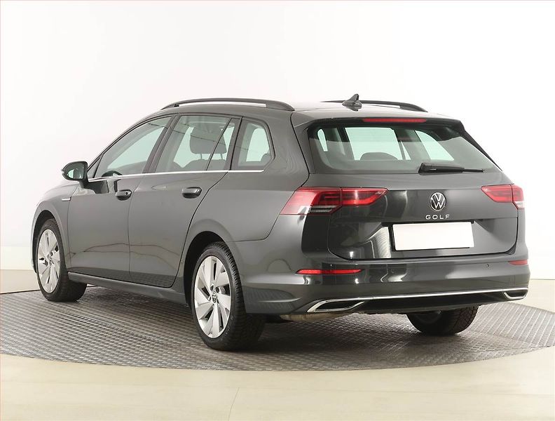 Volkswagen Golf (2022) Style 1.5 TSI, Serv.kniha - fotka 4 z 25