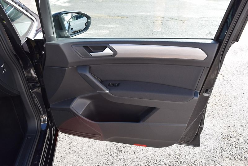 Volkswagen Touran (2018) 1.4TSI 110kw CLBMT 7MÍST LED  - fotka 43 z 48