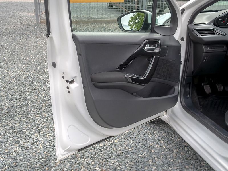 Peugeot 208 (2016) ČR 1.6HDI – PO SERVISU - fotka 10 z 45
