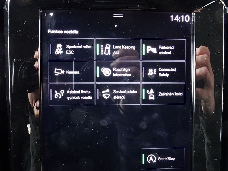 Volvo XC40 D3 A/T Virtual CarPlay Kamera - fotka 12 z 36