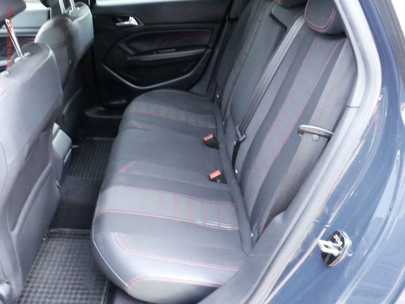 Peugeot 308 (2019) 1.5 HDi, 2.maj,ČR, AT, navi - fotka 10 z 16