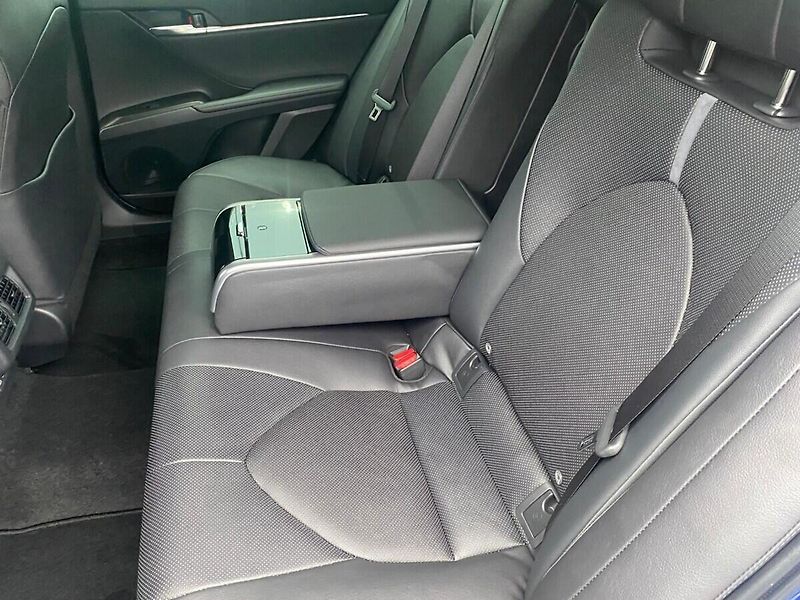 Toyota Camry 2,5 Hybrid Executive VIP - fotka 35 z 38
