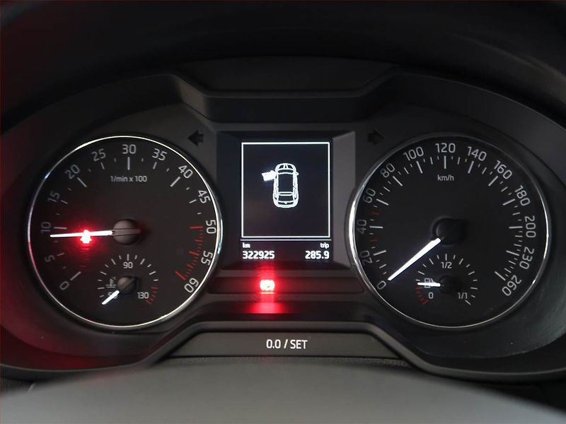 Škoda Octavia (2014) Elegance 1.6 TDI, Tempomat - fotka 11 z 14