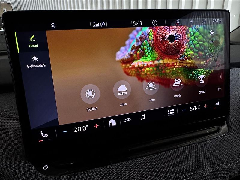 Škoda Enyaq 80 150kW LOFT PANO MATRIX LED - fotka 25 z 45