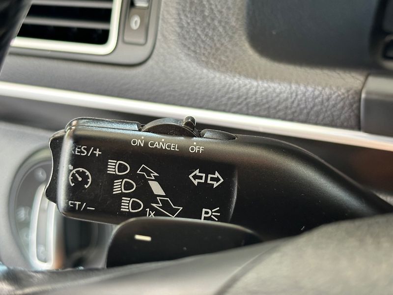 Volkswagen Touran (2011) 1.4TSi DSG 103kW NAVI - fotka 11 z 14