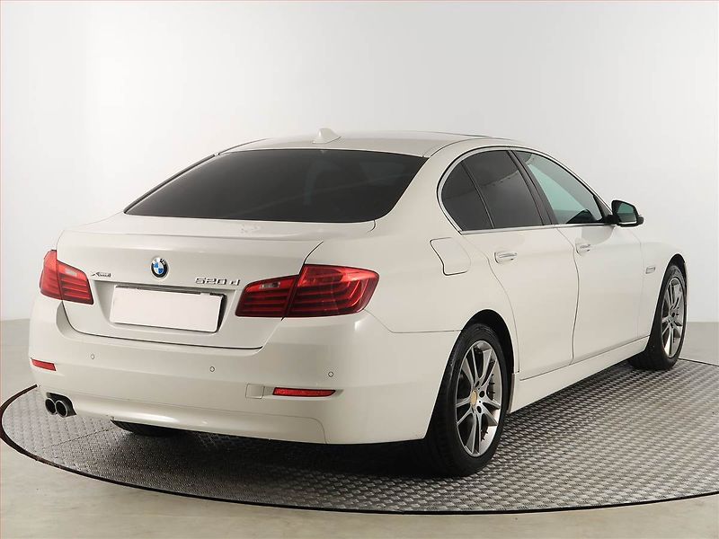 BMW Řada 5 (2013) 520d xDrive, 4X4, Automat - fotka 5 z 20