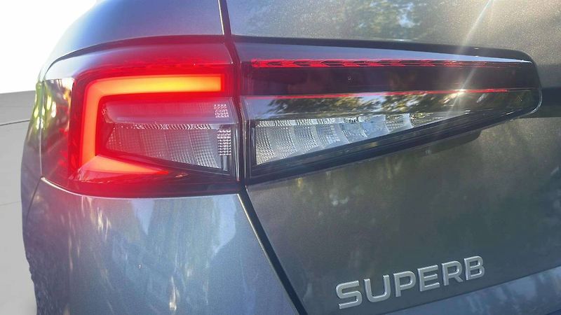 Škoda Superb Liftback Selection  2,0TDI 110 - fotka 28 z 29