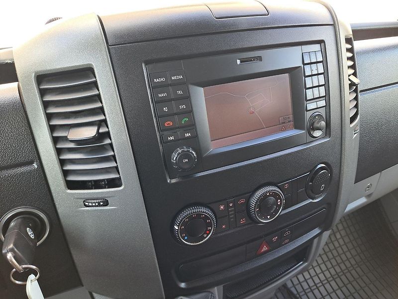 Volkswagen Crafter (2014) 2.0 TDI, 7 míst - fotka 27 z 31
