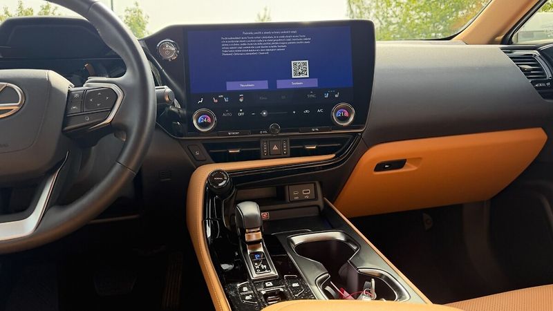 Lexus NX 350h 350H 2,5 HEV PRESTIGE - fotka 14 z 26