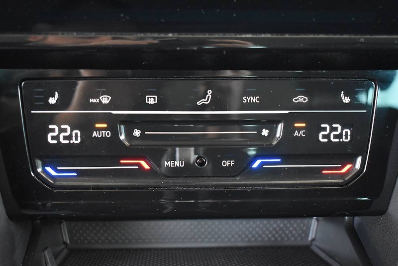 Volkswagen Passat Variant (2023) 2.0TDI 110kW DSG, LED,CZ - fotka 22 z 23