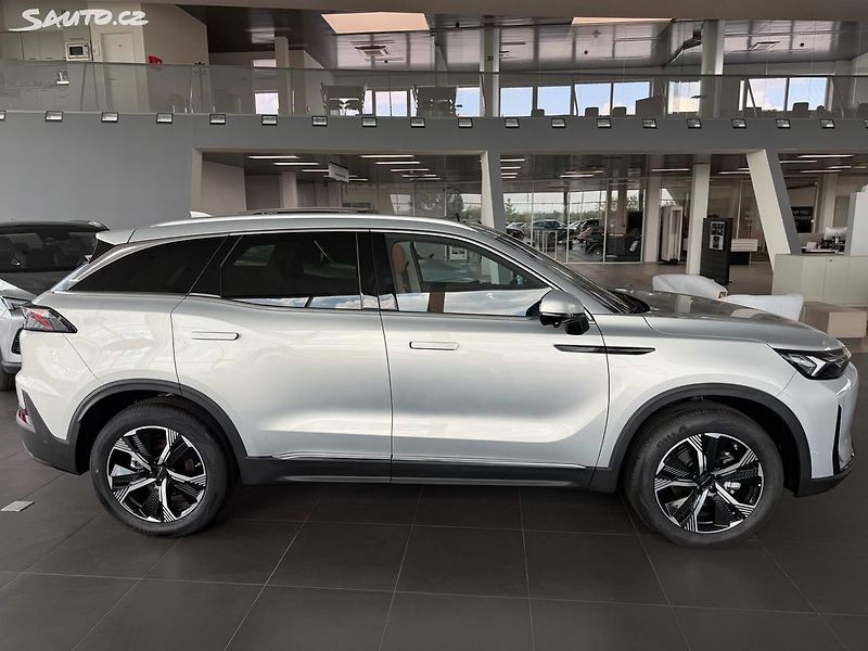 BAIC X75 (2025) ALL IN 130 kW Panorama DCT - fotka 8 z 29