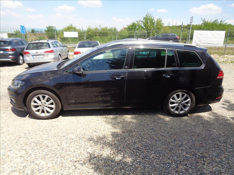 Volkswagen Golf (2018) 1,4 tsi - fotka 11 z 17