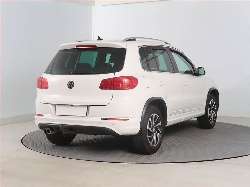 Volkswagen Tiguan (2012) R-Line 2.0 TDI, 4X4 - fotka 5 z 17