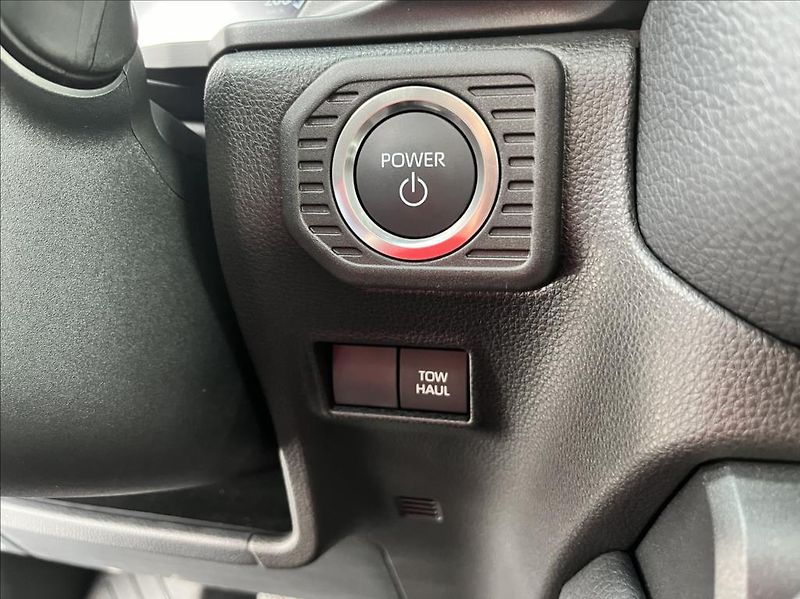Toyota Land Cruiser 2,4 iFORCE MAX HEV Premium - fotka 32 z 37