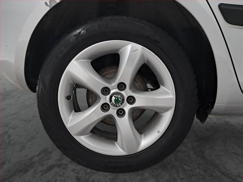 Škoda Fabia (2012) Elegance 1.6 TDI, Tempomat - fotka 15 z 15