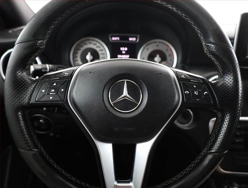 Mercedes-Benz Třídy A (2012) A 180 d, Xenony, Tempomat - fotka 8 z 13