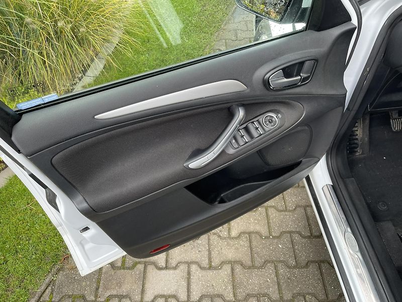 Ford S-MAX (2012) Ford S-MAX 1,6 EcoBoost 118kW/ - fotka 12 z 16