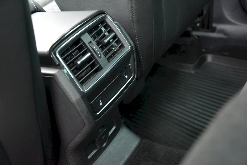 Škoda Karoq (2019) 1.5 TSI 110 kW Style PLUS - fotka 16 z 31