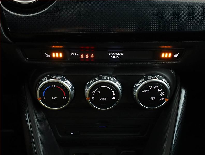 Mazda 2 (2017) 1.5 16V, Navi, Tempomat - fotka 12 z 17