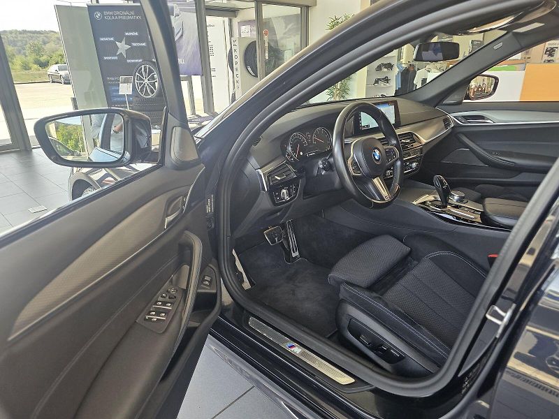 BMW Řada 5 540d xDrive - fotka 10 z 26