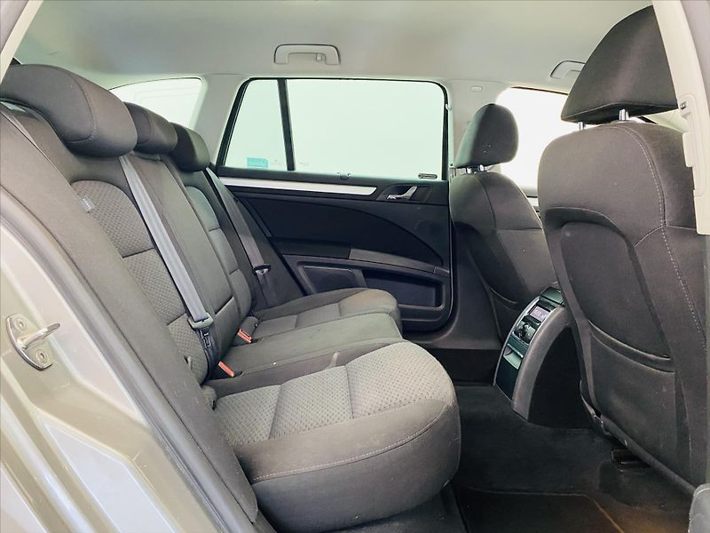 Škoda Superb 2,0 TDI 125kW 4x4 Elegance - fotka 7 z 25