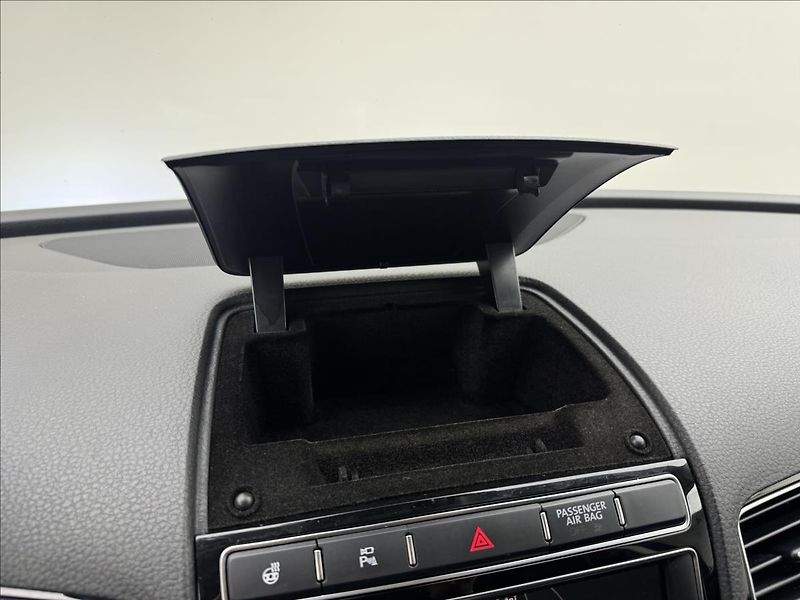 Volkswagen Touareg 3,0 ACC 360° TZ PEČLIVÝ SERVIS - fotka 17 z 49