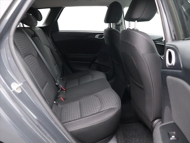 Kia Ceed 1,4 T-GDI Fresh CZ - fotka 11 z 28