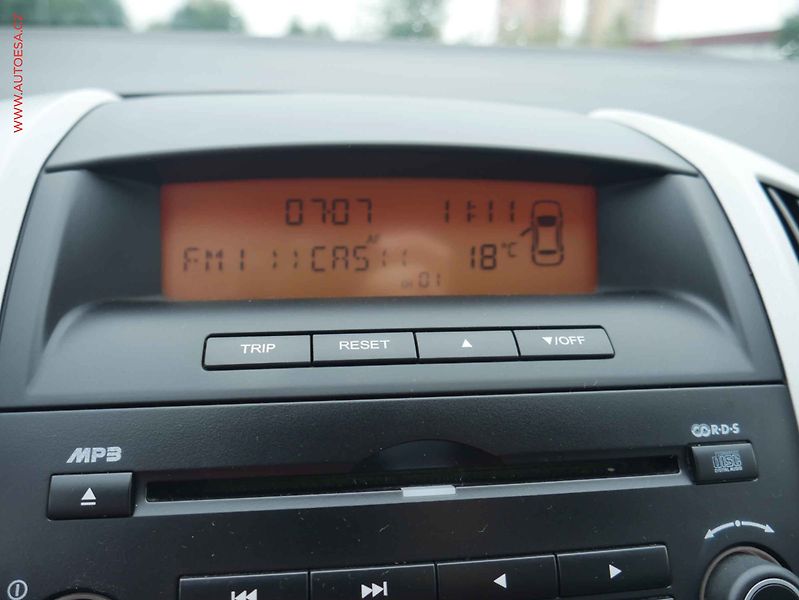 Kia Ceed (2008) 1.6CVVT, ČR, AC, TZ - fotka 18 z 21