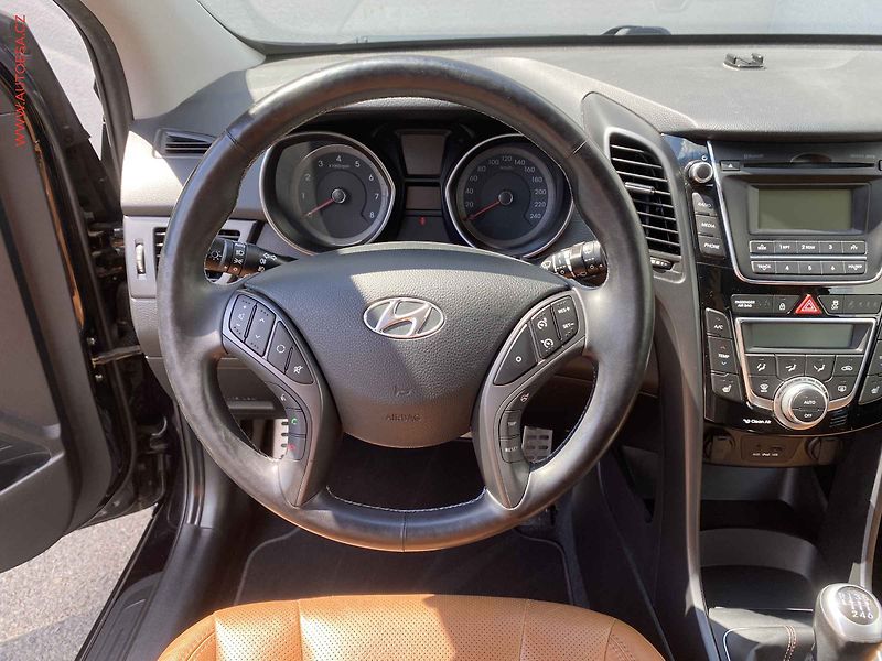 Hyundai i30 (2015) 1.6 GDi - fotka 11 z 16