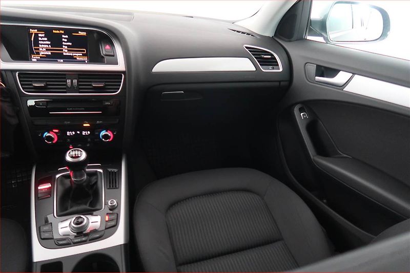 Audi A4 (2015) Sport 2.0 TDI, Navi, Bi-Xenony - fotka 8 z 18