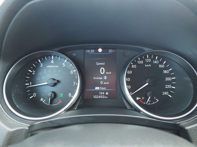 Nissan Qashqai (2019) 1.3 DIG-T 103 kW, 1. Maj ČR - fotka 25 z 34