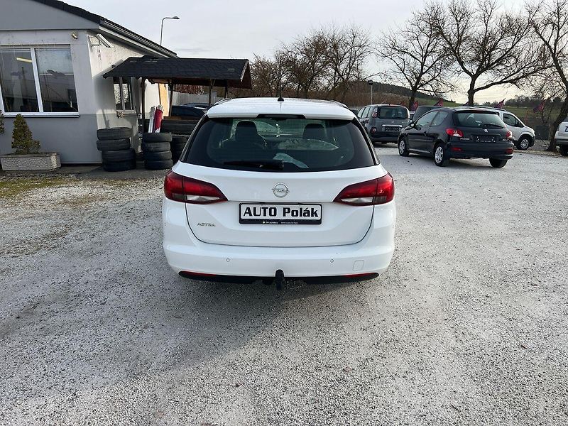 Opel Astra Sports Tourer 1.5 - fotka 9 z 14