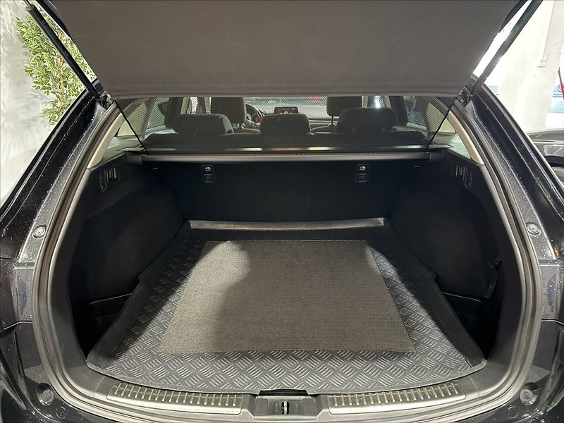 Mazda 6 2,2   D 1.MAJITEL 1.ROK ZÁRUKA - fotka 30 z 41