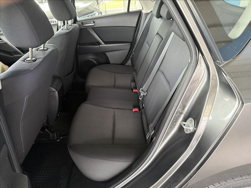 Mazda 3 1,6   77kw VÝHŘEV,RVM,AUT.KLIM - fotka 14 z 19