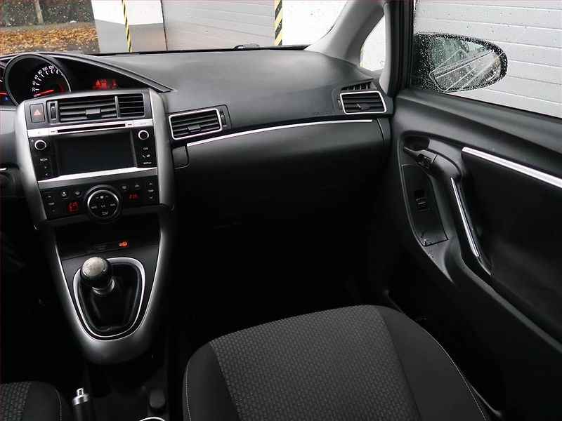 Toyota Verso (2013) 2.0 D-4D, 7 míst - fotka 8 z 18