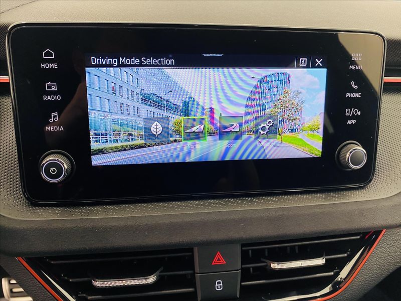 Škoda Scala 1,0 TSI 85kW DSG Selection - fotka 14 z 28
