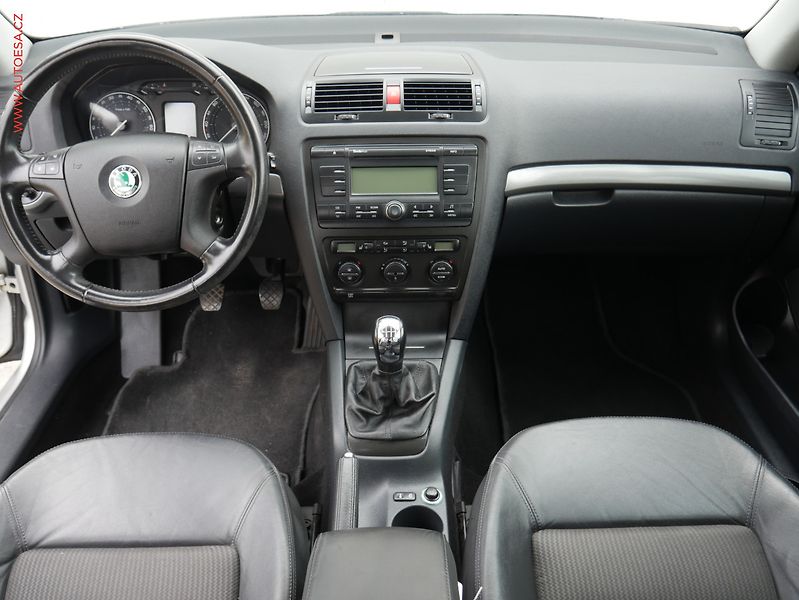 Škoda Octavia (2006) 2.0 FSI, nez.topení - fotka 7 z 20
