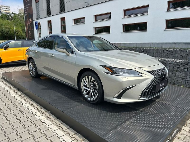 Lexus ES 300h 300h 2,5 HEV LUXURY - fotka 2 z 7